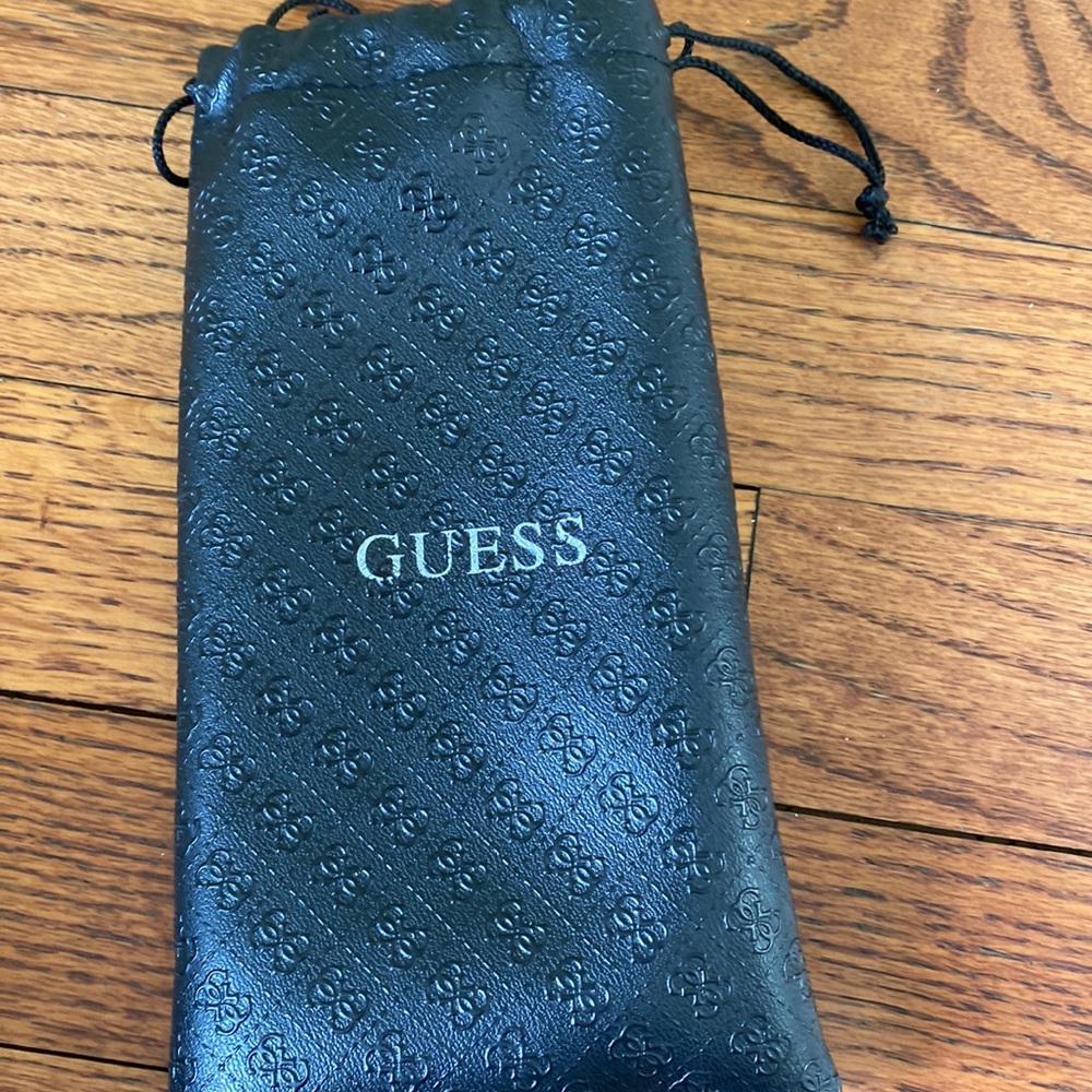 BRAND NEW GUESS SUNGLASSES - Picture 3 of 3